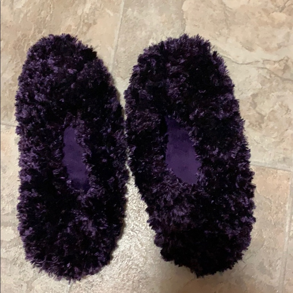 Hue purple fuzzy slippers size 8.